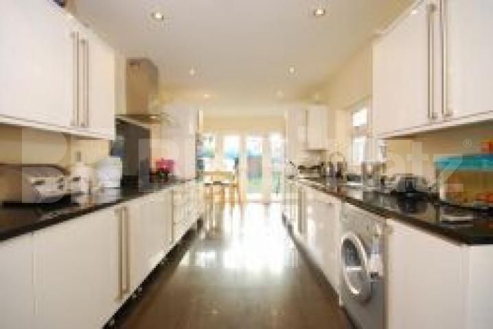 			4 Bedroom, 1 bath, 1 reception House			 Sidney Road, WOOD GREEN